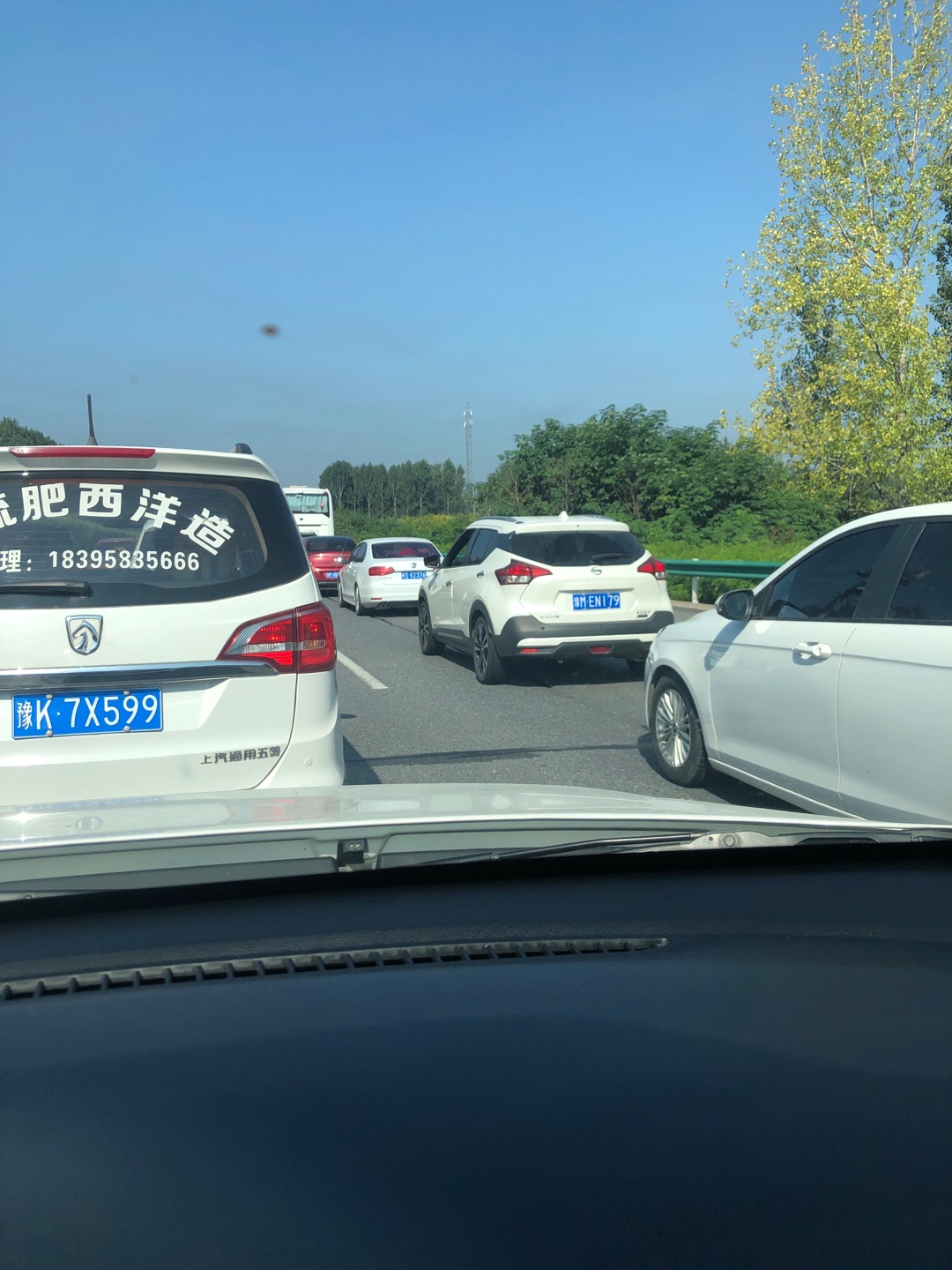 宁洛高速路况实时查询:堵车缓行,这要堵到什么时候,我们还要赶飞机