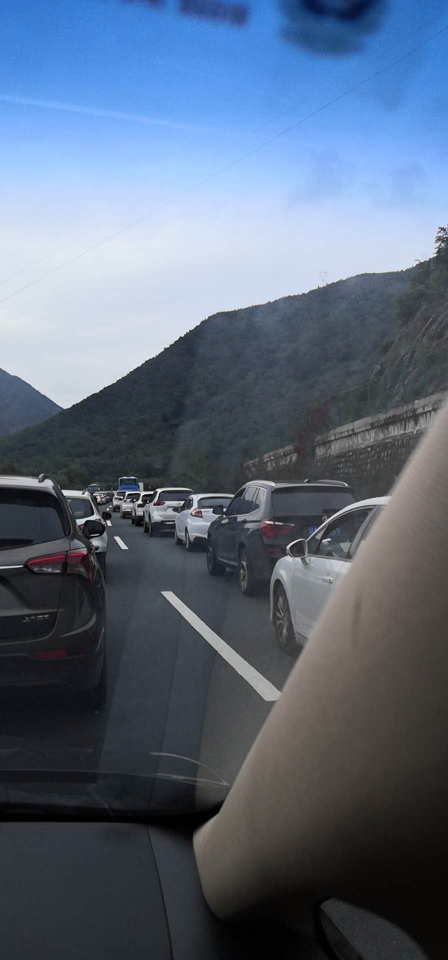 包茂高速路况实时查询堵车缓行位置陕西西安段高速最新消息